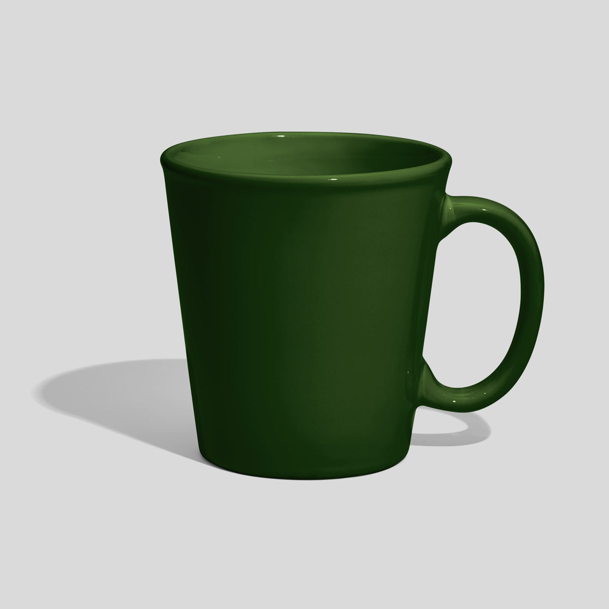 Konischer Kaffeebecher 460 ml mit ovalem Ringhenkel – Tannengrün