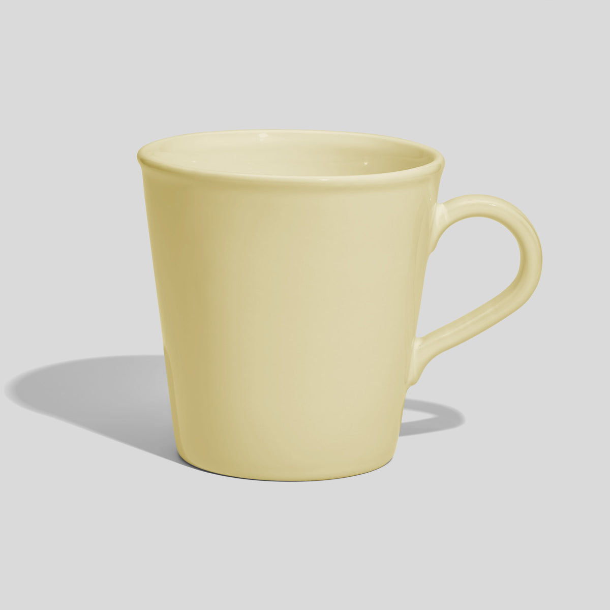 Konischer Kaffeebecher 600 ml mit kleinem Bogenhenkel – Ecru