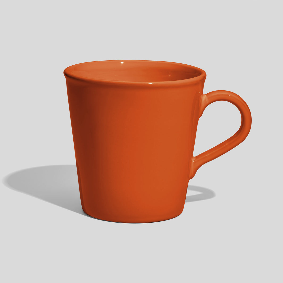 Konischer Kaffeebecher 600 ml mit kleinem Bogenhenkel – Orange