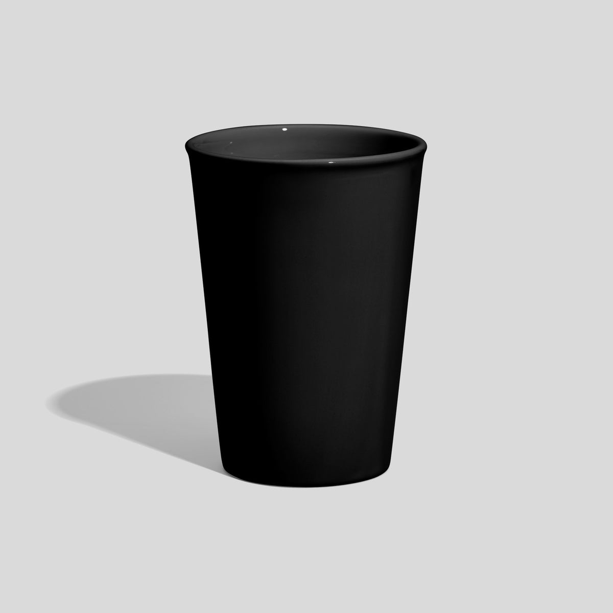 Konischer Keramikbecher 380 ml ohne Henkel – Schwarz