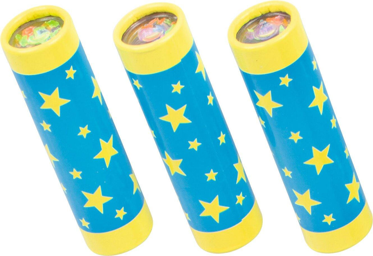 Kurzes Kaleidoskop mit gelben Sternen auf Blau von goki