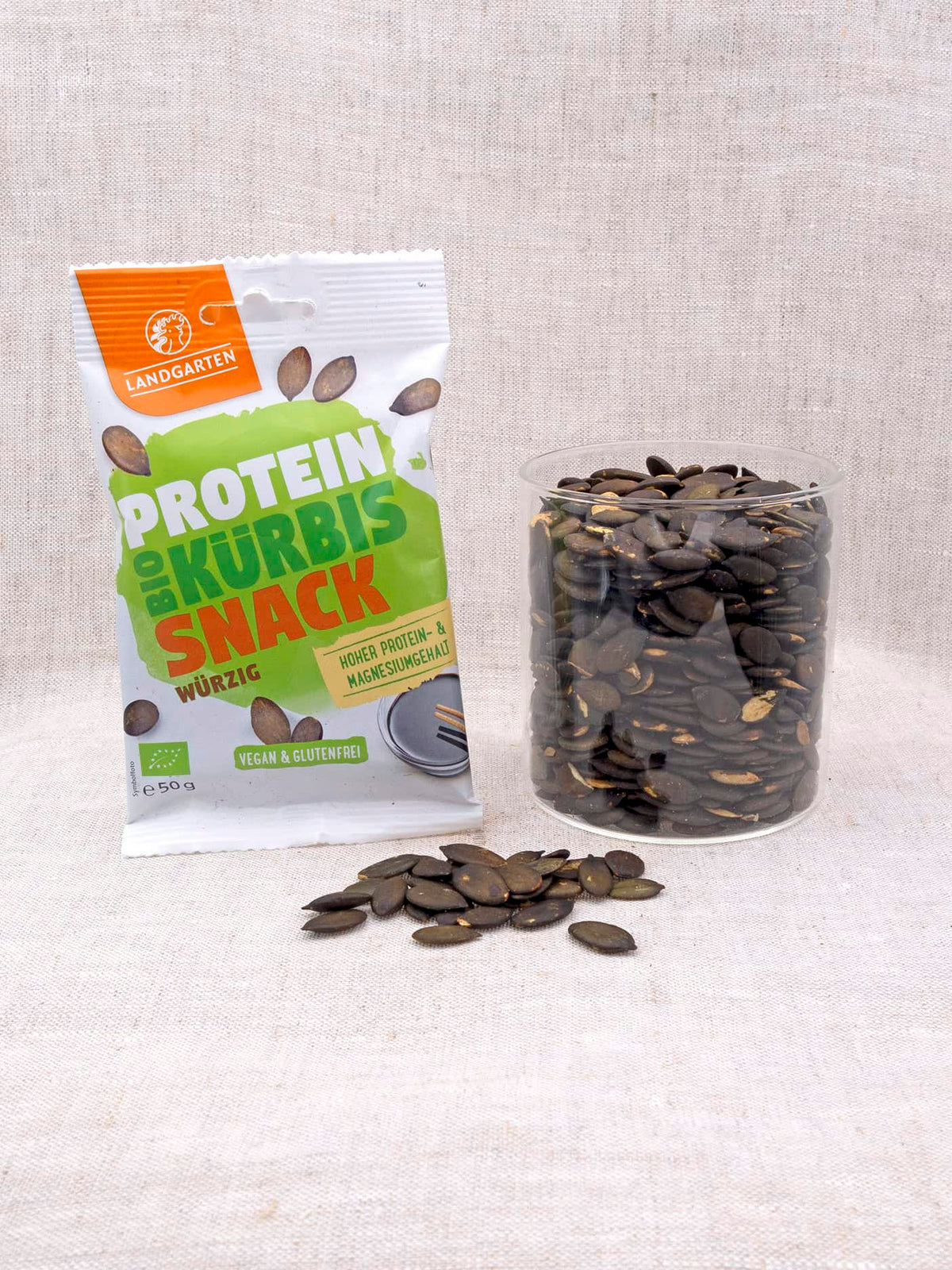 LANDGARTEN Protein Bio Kürbis Snack würzig 50 g mit Logo Button