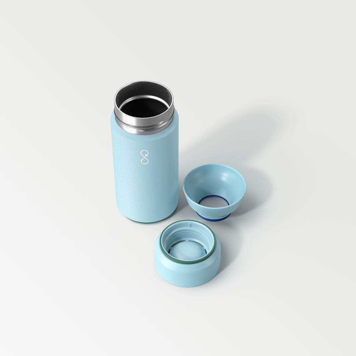 Einsammeln von Ocean Bound Plastic mit Ocean Bottle Thermobecher in hellblau Aufbau