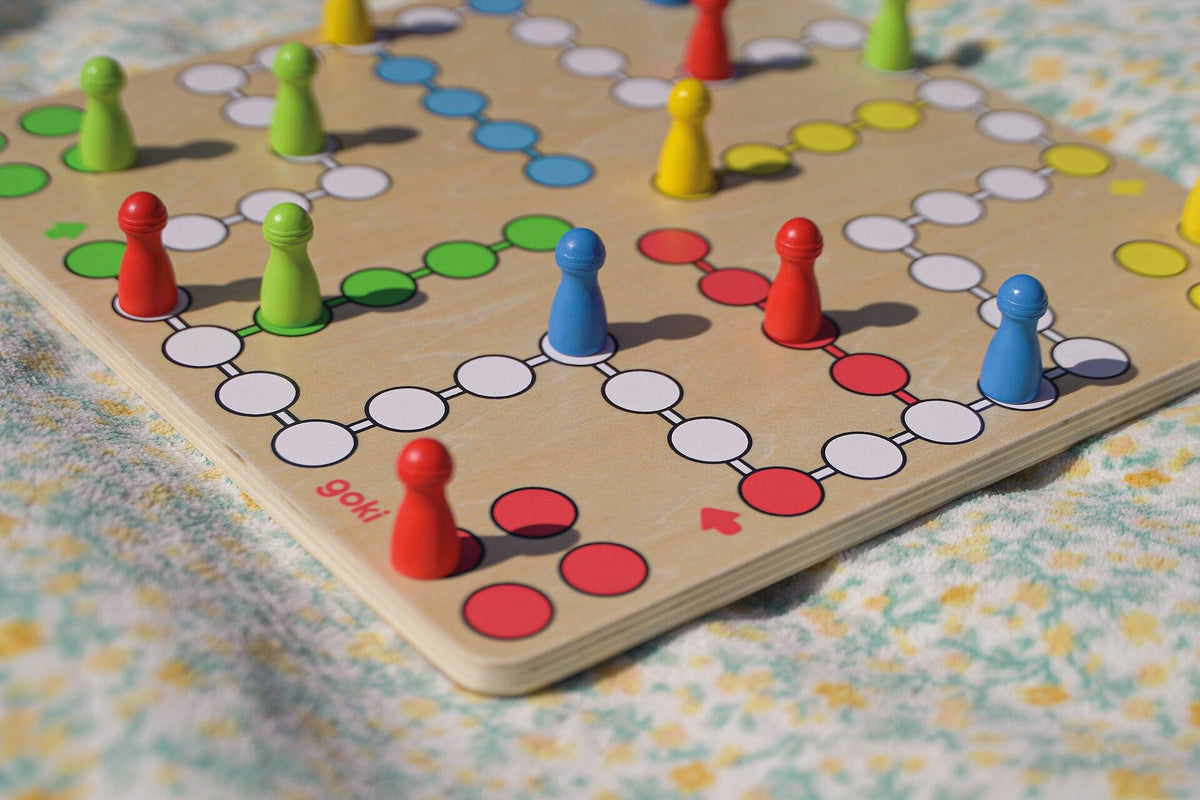 Ludo Brettspiel aus Holz in vier Farben, 28 cm – weitere Ansicht