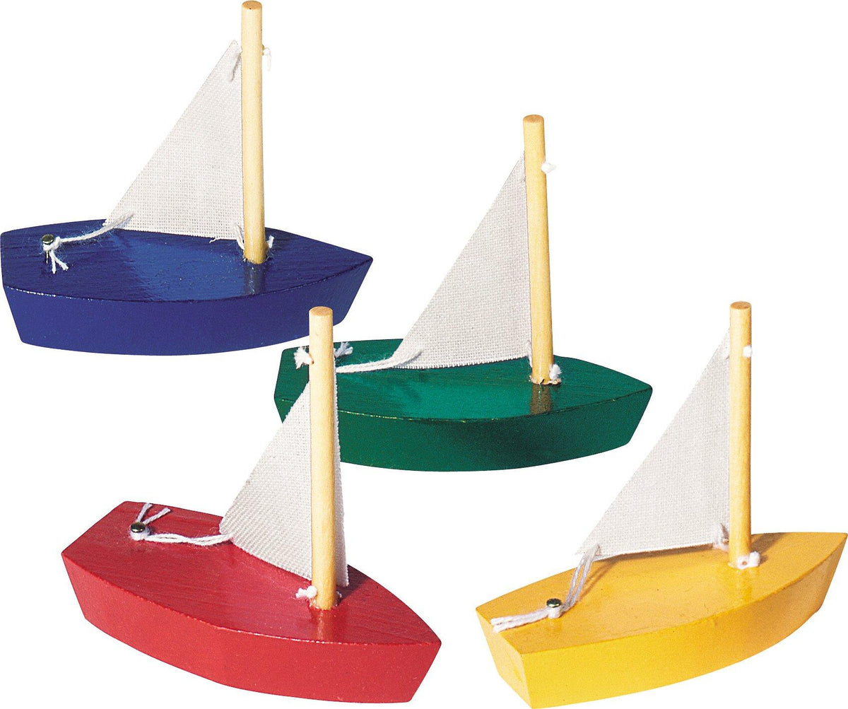 Mini Segelboote aus Holz in vier Farben von goki – Ansicht