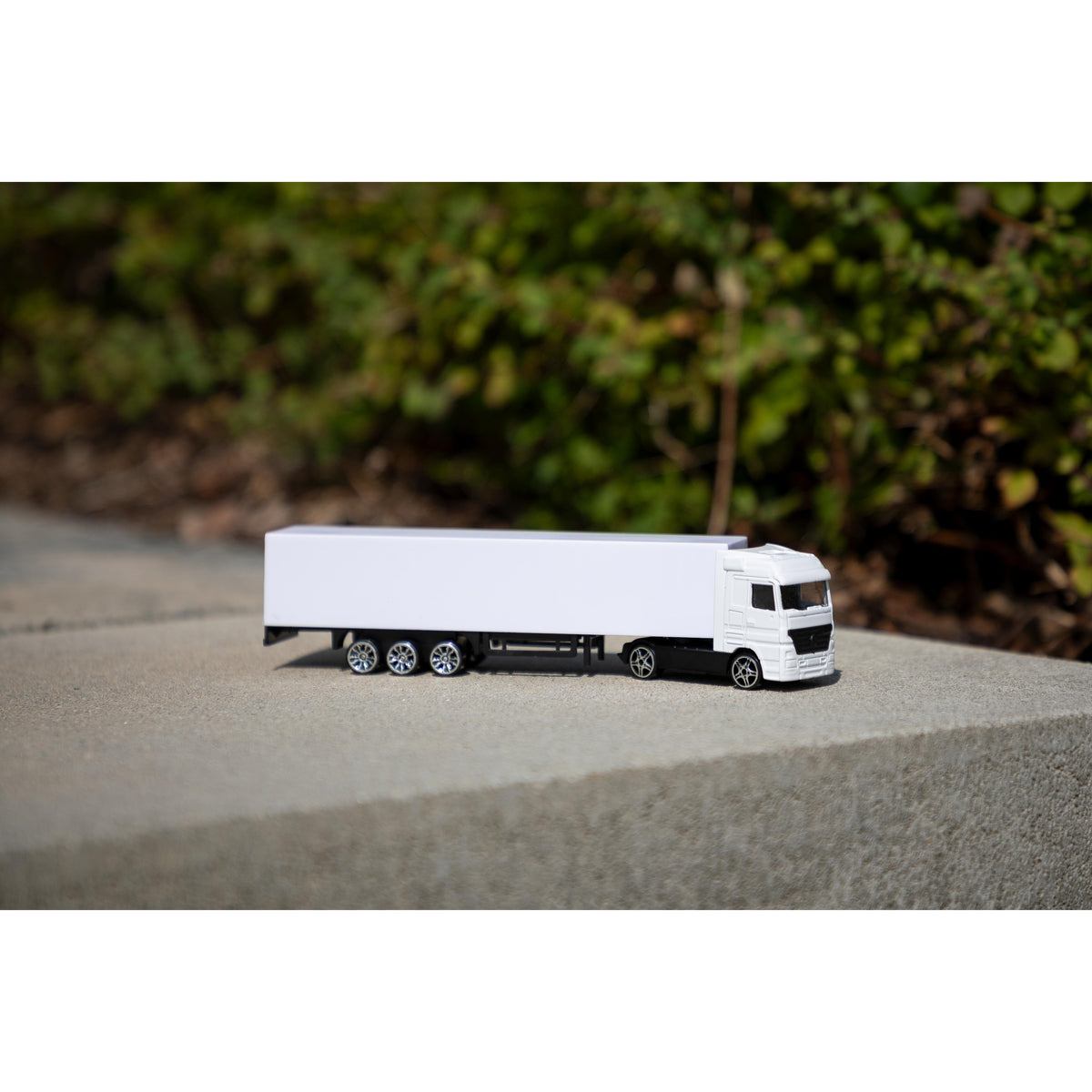 Miniatur-Fahrzeug „Truck“