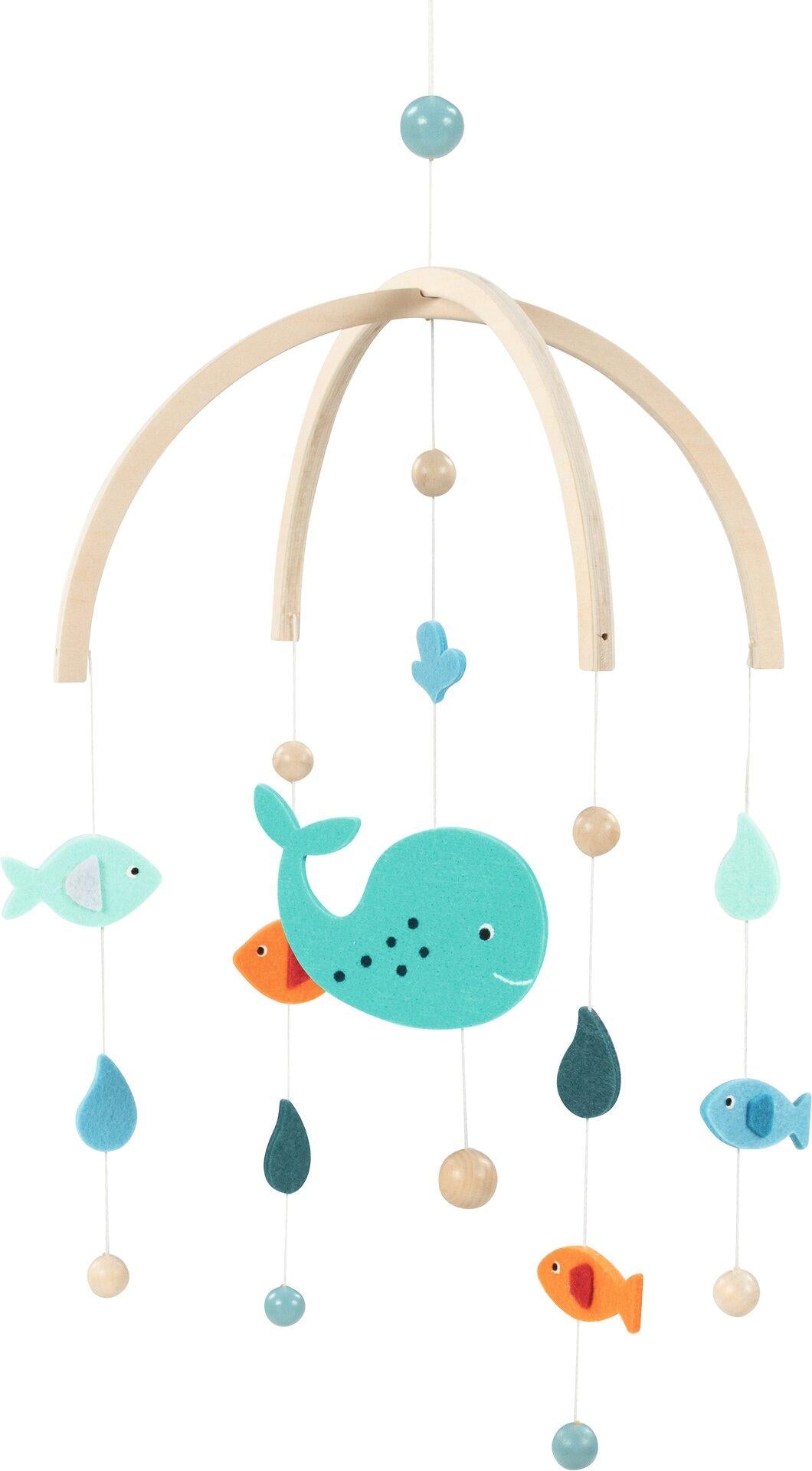 Mobile Wal mit Fischen und Tropfen aus Filz