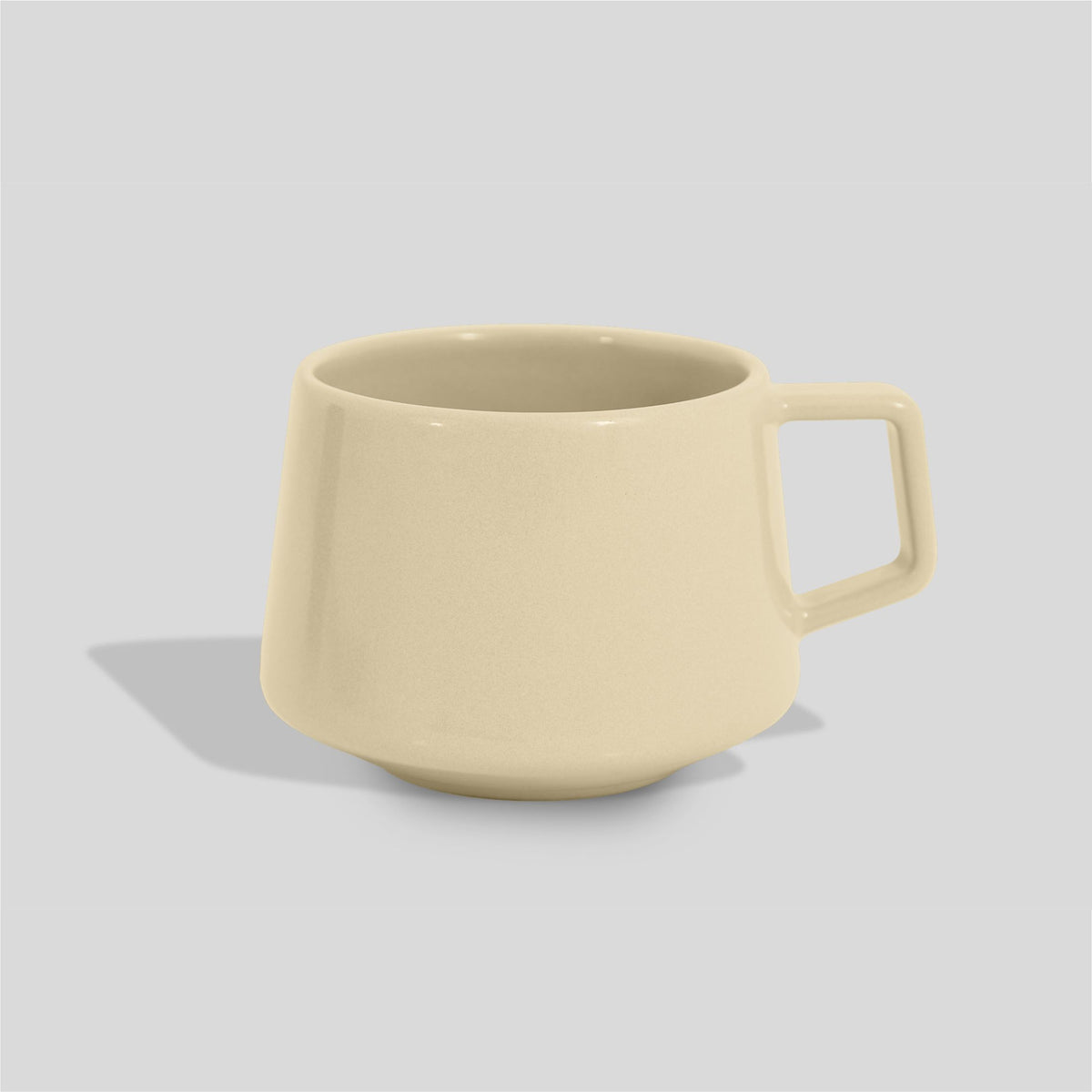 Niedrige konische Keramiktasse 280 ml mit Trapezhenkel – Beige