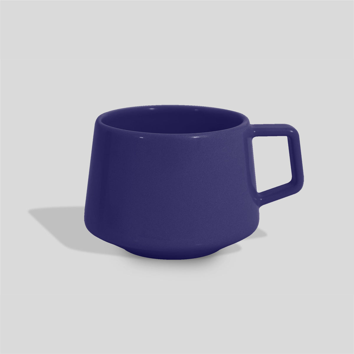 Niedrige konische Keramiktasse 280 ml mit Trapezhenkel – Kornblumenblau