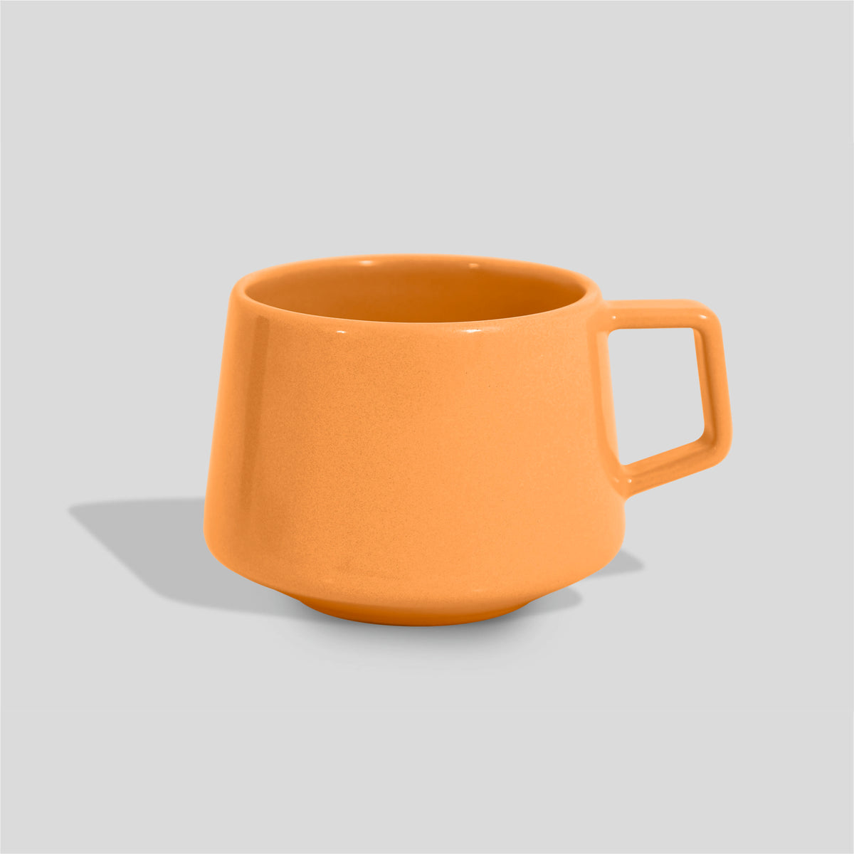 Niedrige konische Keramiktasse 280 ml mit Trapezhenkel – Senfgelb