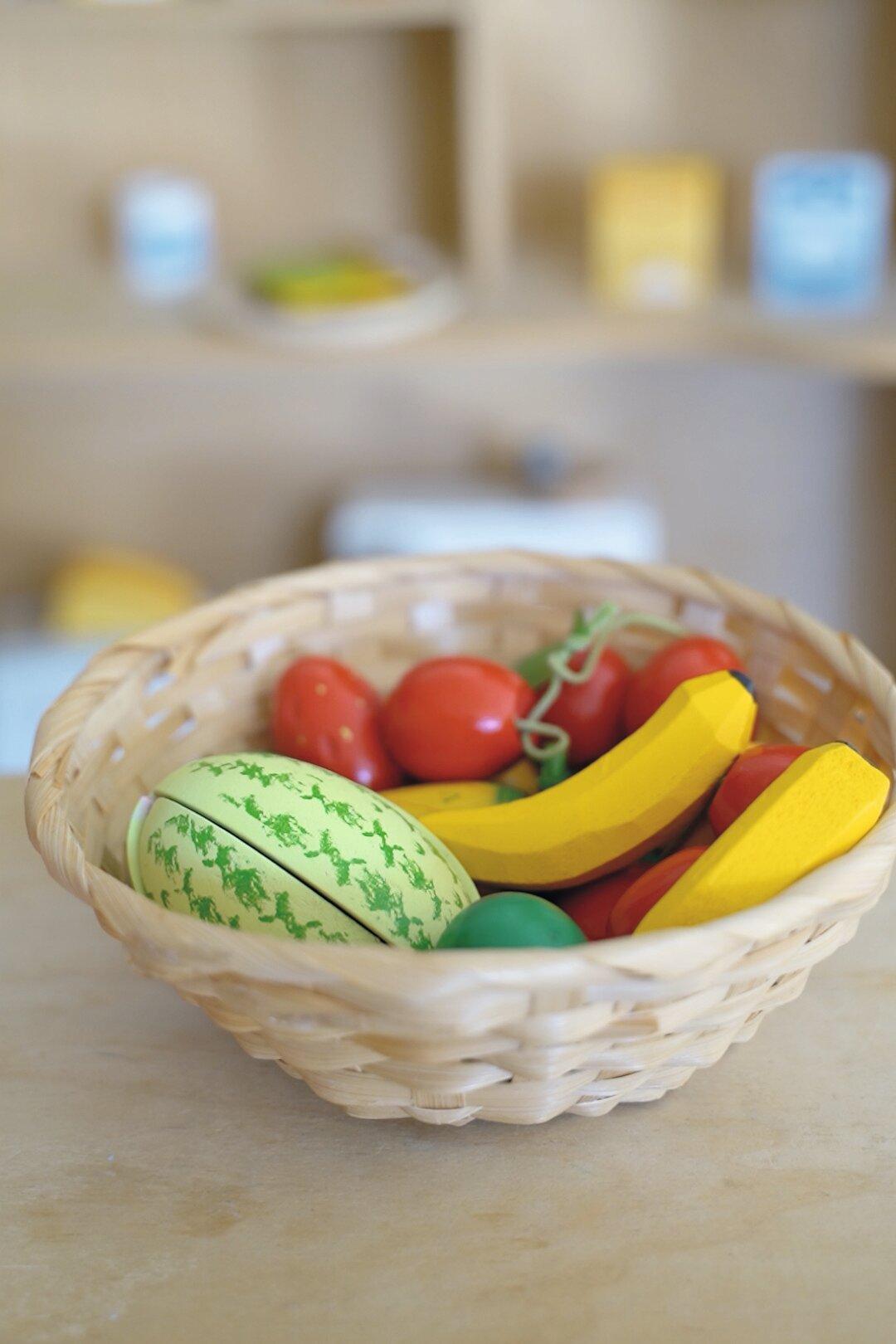 Obst im Korb mit 23 Teilen aus Holz für das Rollenspiel