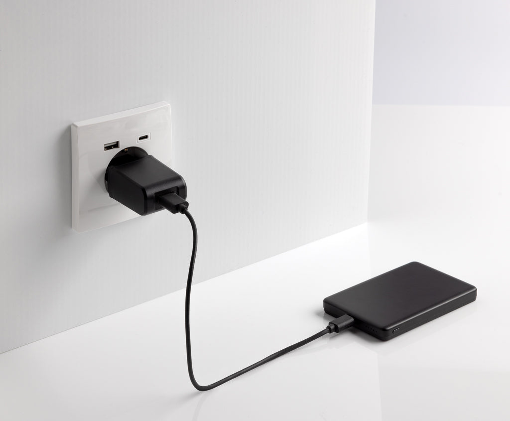 Orion 5.000mAh 5W magnetische Powerbank aus RCS rec. Alu – schwarz