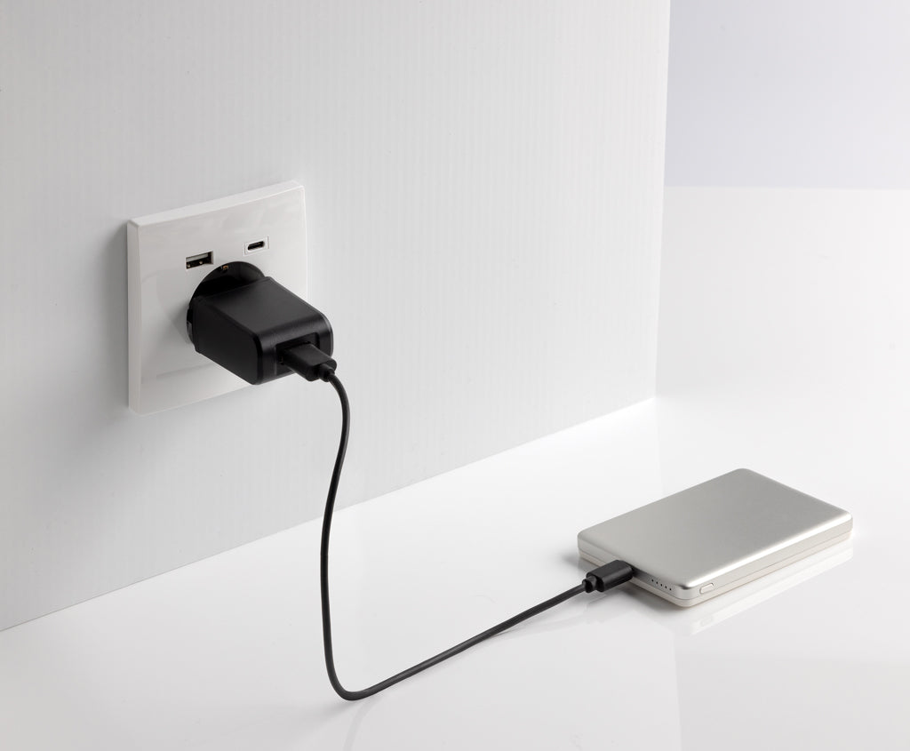Orion 5.000mAh 5W magnetische Powerbank aus RCS rec. Alu – silber