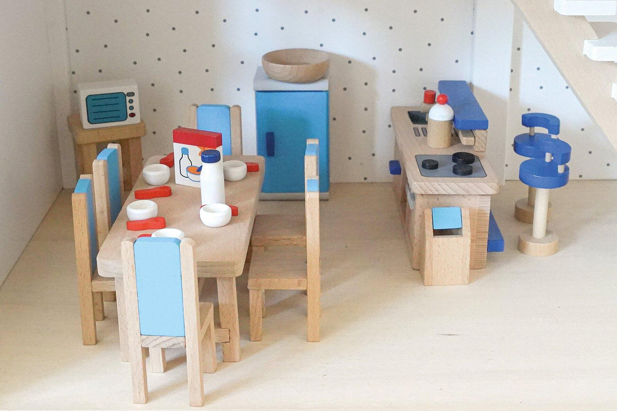 Puppenmöbel Küche mit Tresen, Barhockern und Esstisch – weitere Ansicht