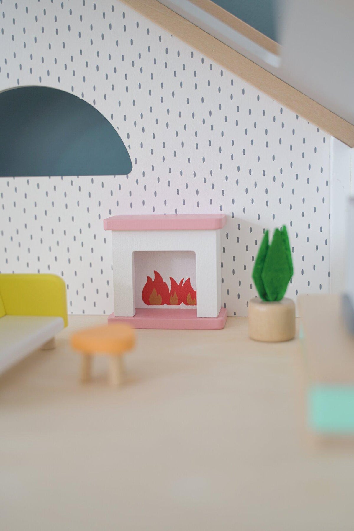 Puppenmöbelserie Copenhagen Wohnzimmer mit gelbem Sofa – weitere Ansicht