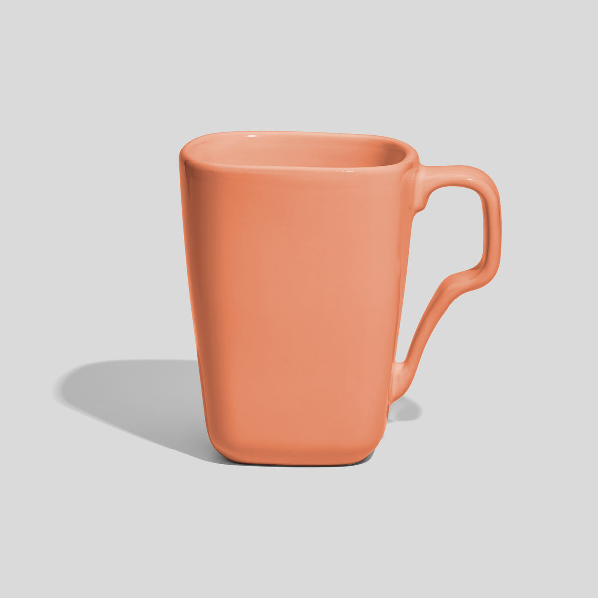 Quadratische Keramiktasse 330 ml mit Schwunghenkel – Lachs