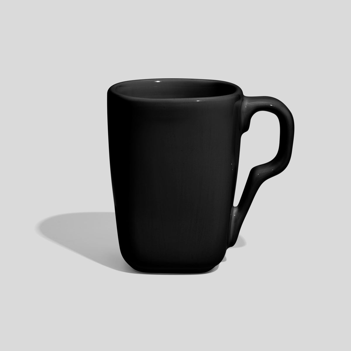 Rechteckig gerundete Keramiktasse 240 ml mit Knickhenkel – Schwarz