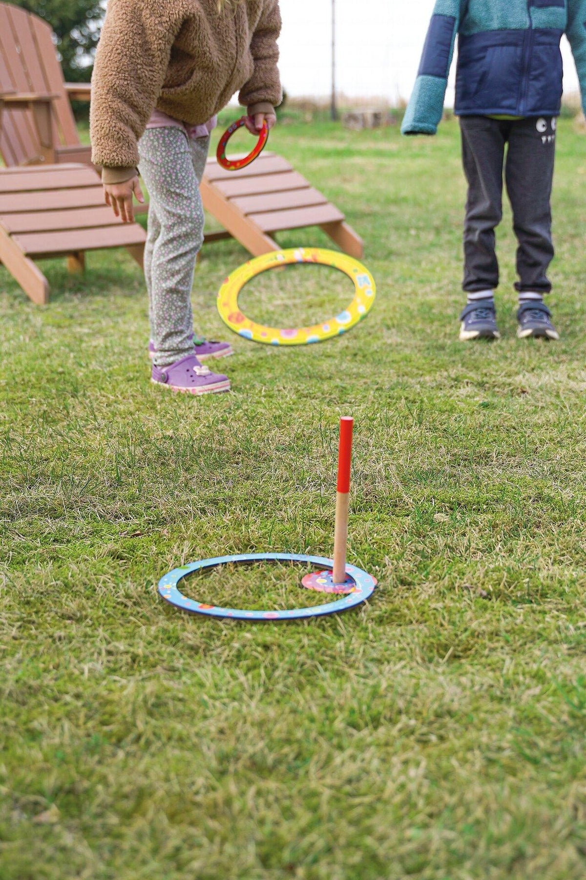 Ringwurfspiel Kunterbunt mit Zielscheibe aus Holz – weitere Ansicht