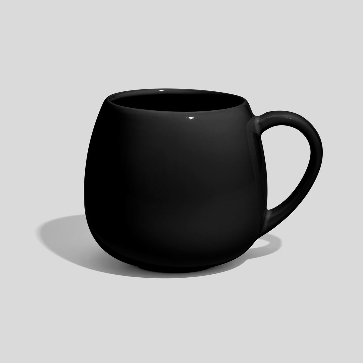 Rundbauchige Keramiktasse 420 ml mit schlankem Henkel – Schwarz