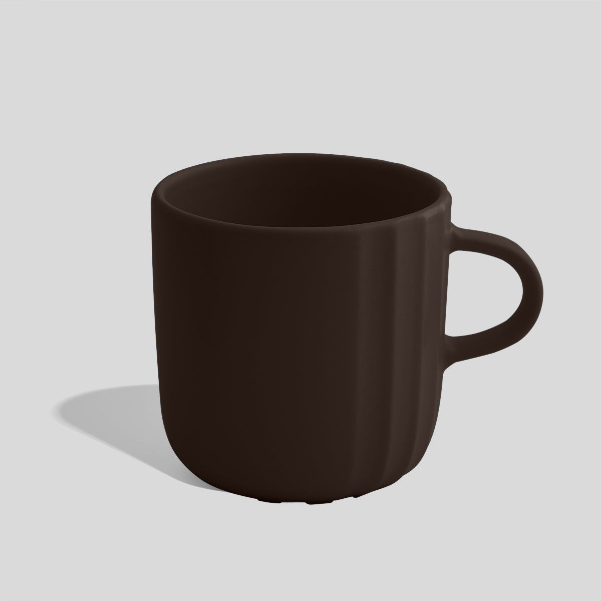 Rundliche Keramiktasse 380 ml mit feinen Längsrillen