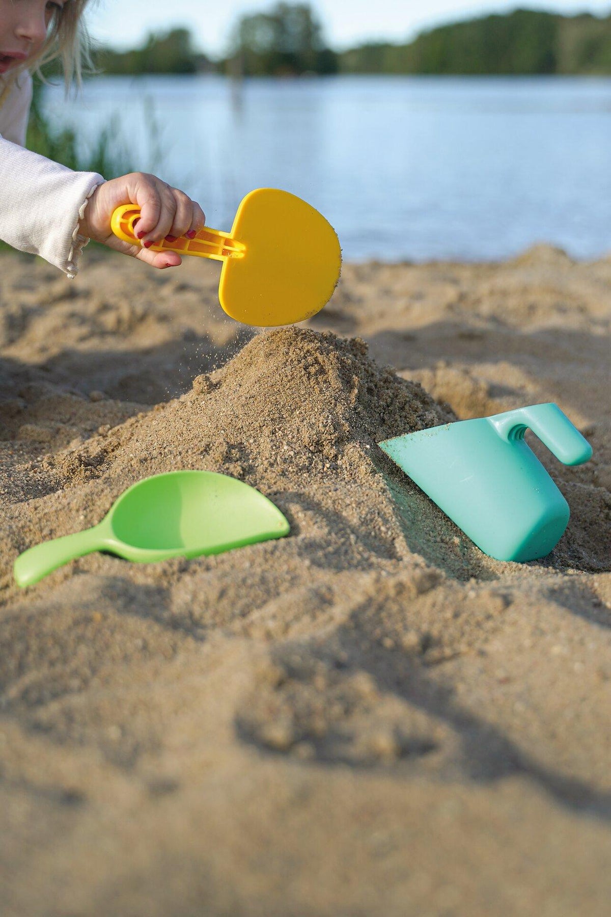 Sandschaufeln in Gelb, Grün und Türkis im 3er Netzbeutel – Ansicht