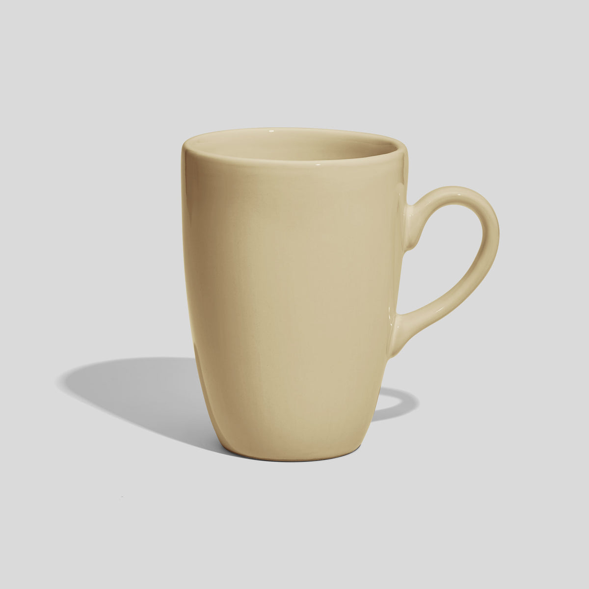 Schlanke Keramiktasse 330 ml mit geschwungenem Henkel – Beige