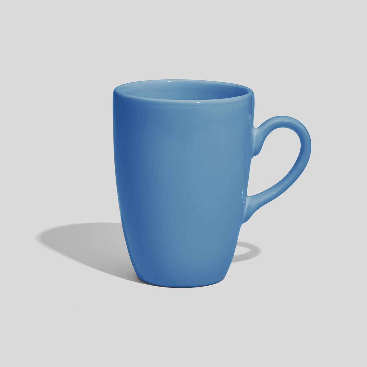 Schlanke Keramiktasse 330 ml mit geschwungenem Henkel – Himmelblau