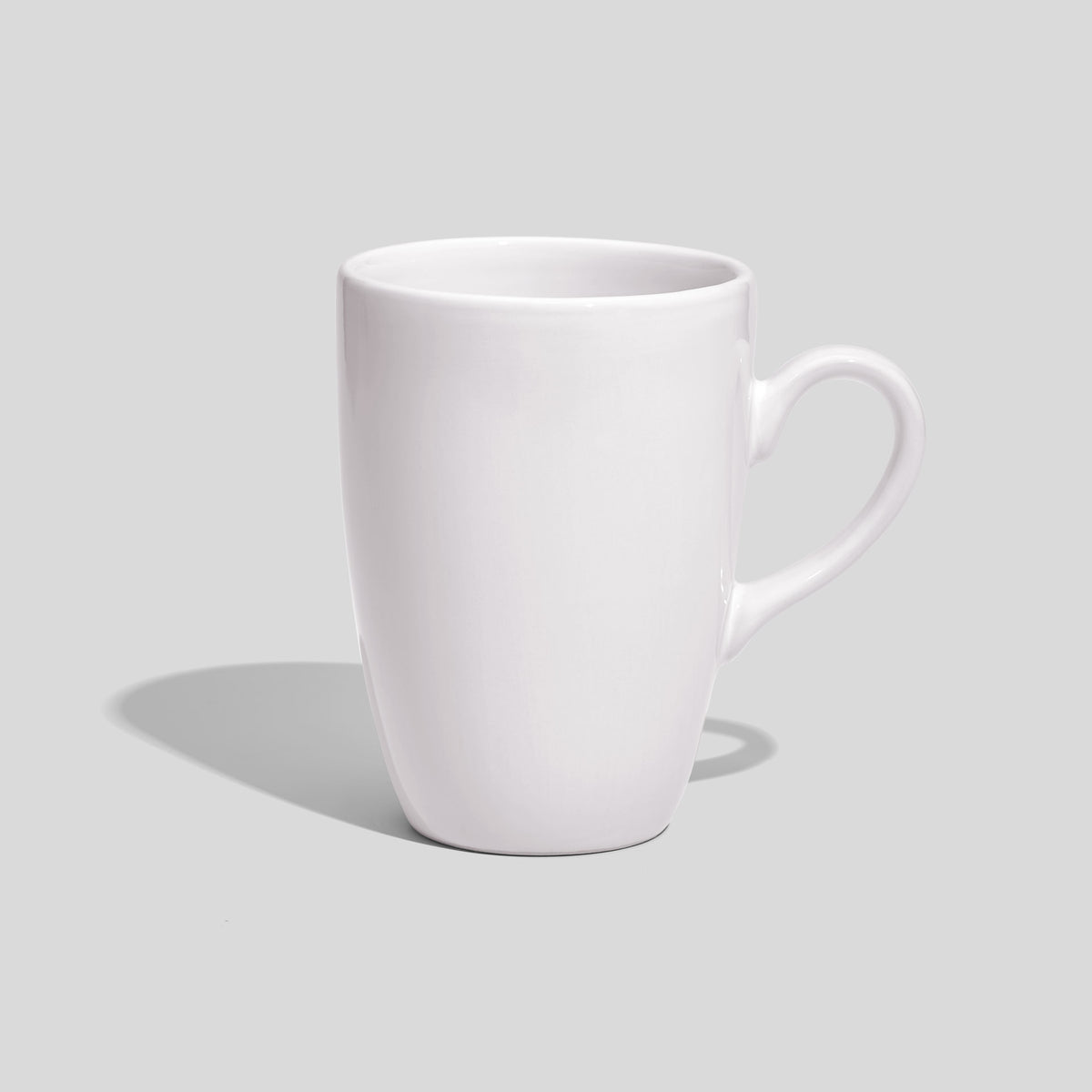 Schlanke Keramiktasse 330 ml mit geschwungenem Henkel – Weiß