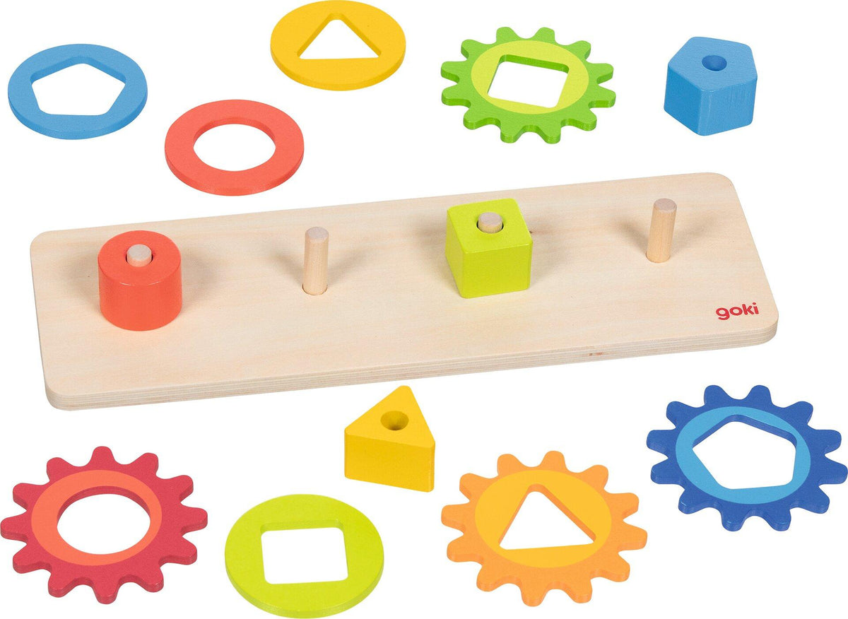 Sortierspiel mit vier bunten Zahnrädern aus Holz – weitere Ansicht