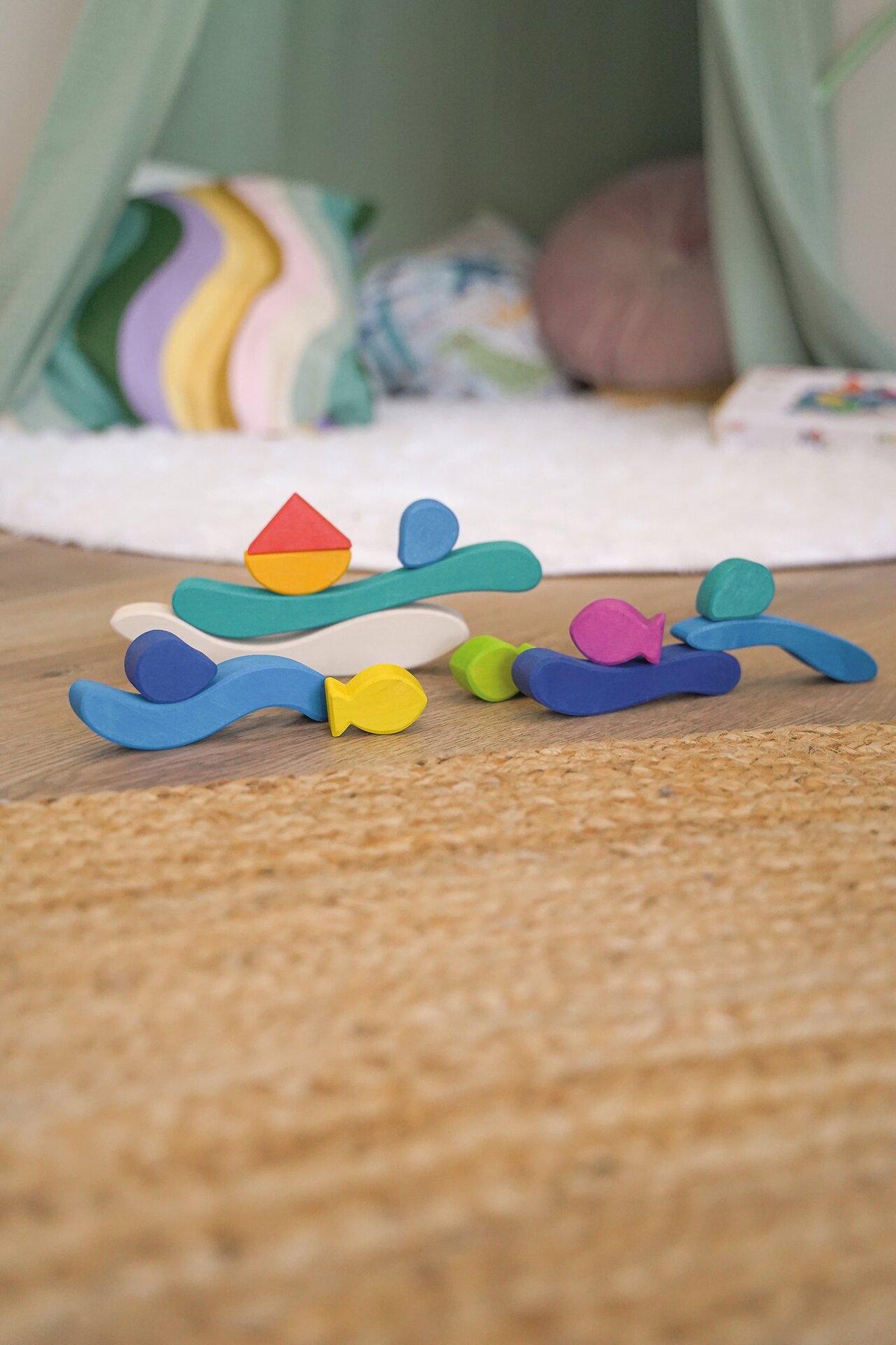 Stapelspiel Wasserwelt mit Wellen und Fischen aus Holz – weitere Ansicht