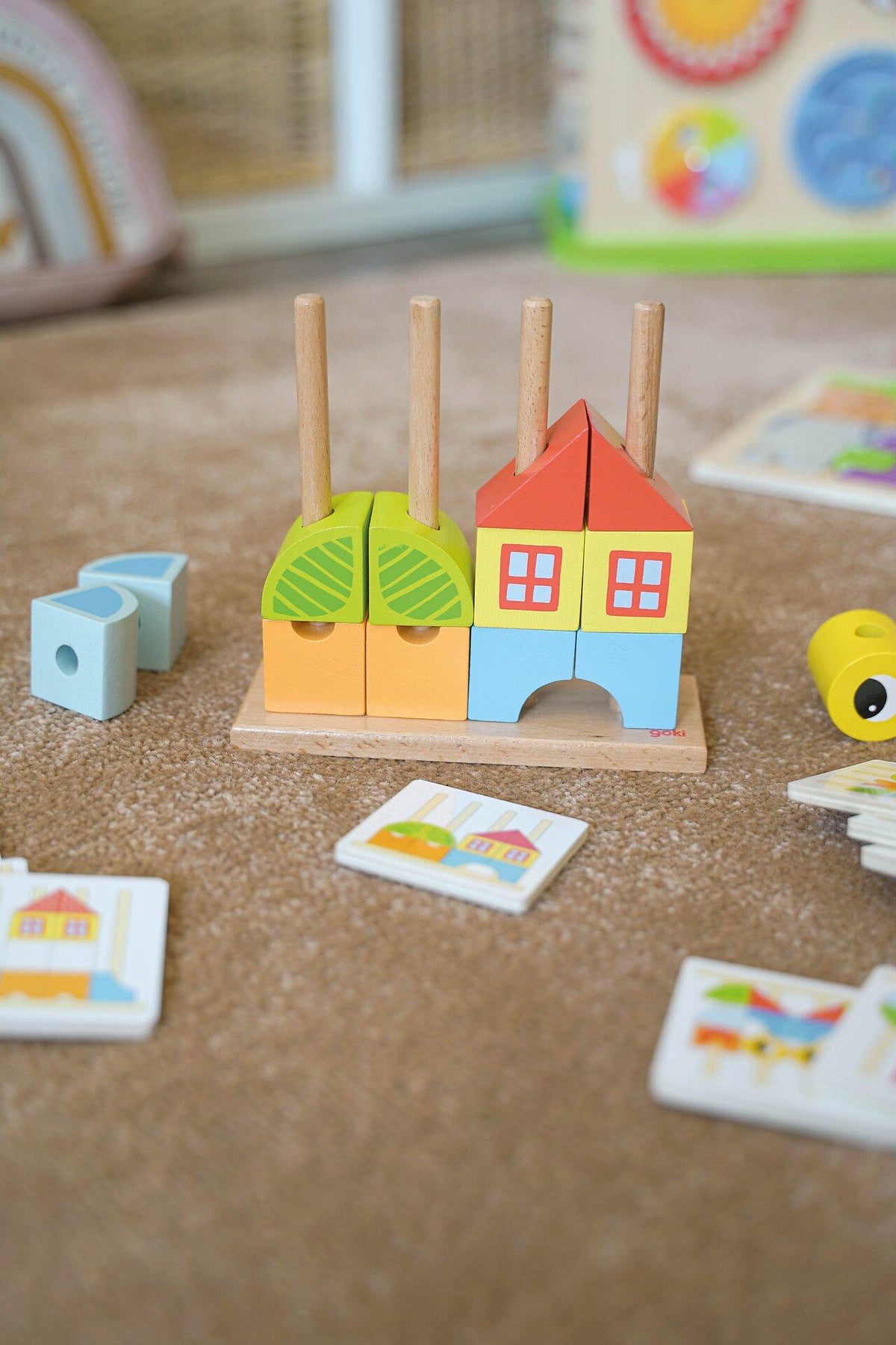 Steckspiel Vario mit 12 Vorlagekärtchen und Holzbausteinen – Ansicht