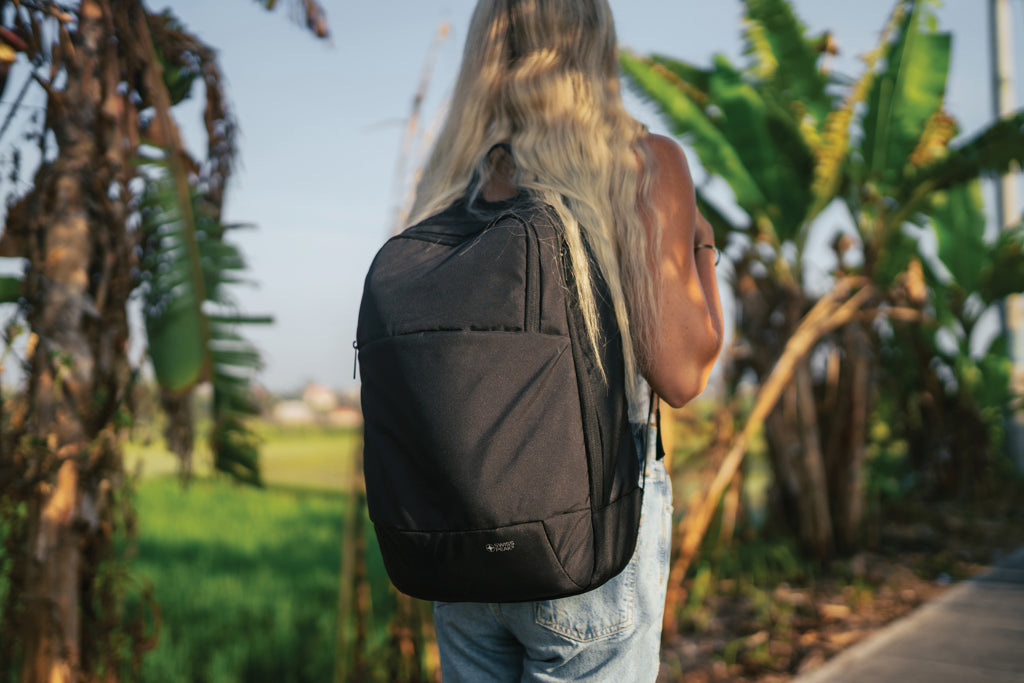 Swiss Peak AWARE™ moderner 15,6" Laptop-Rucksack