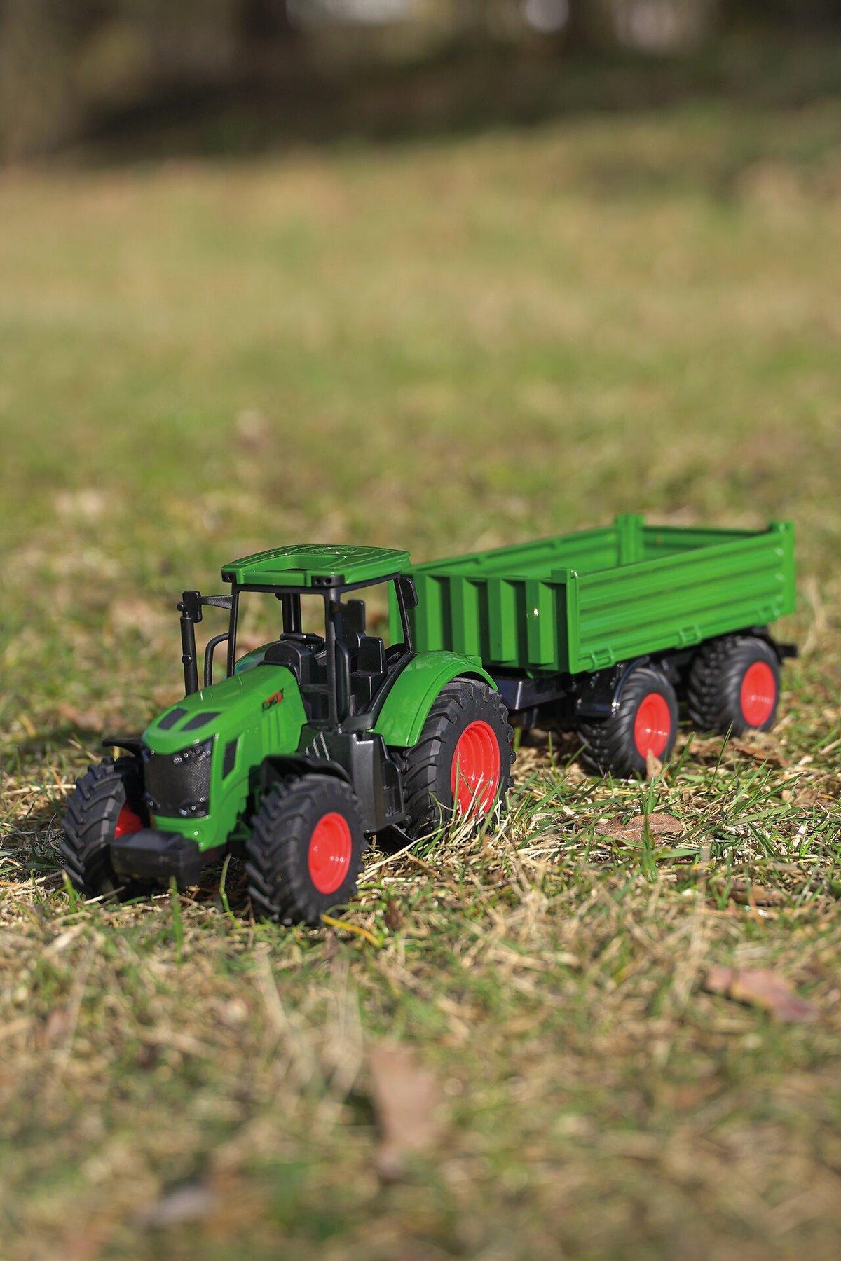 Traktor mit Anhänger aus Kunststoff mit Freilauf – weitere Ansicht