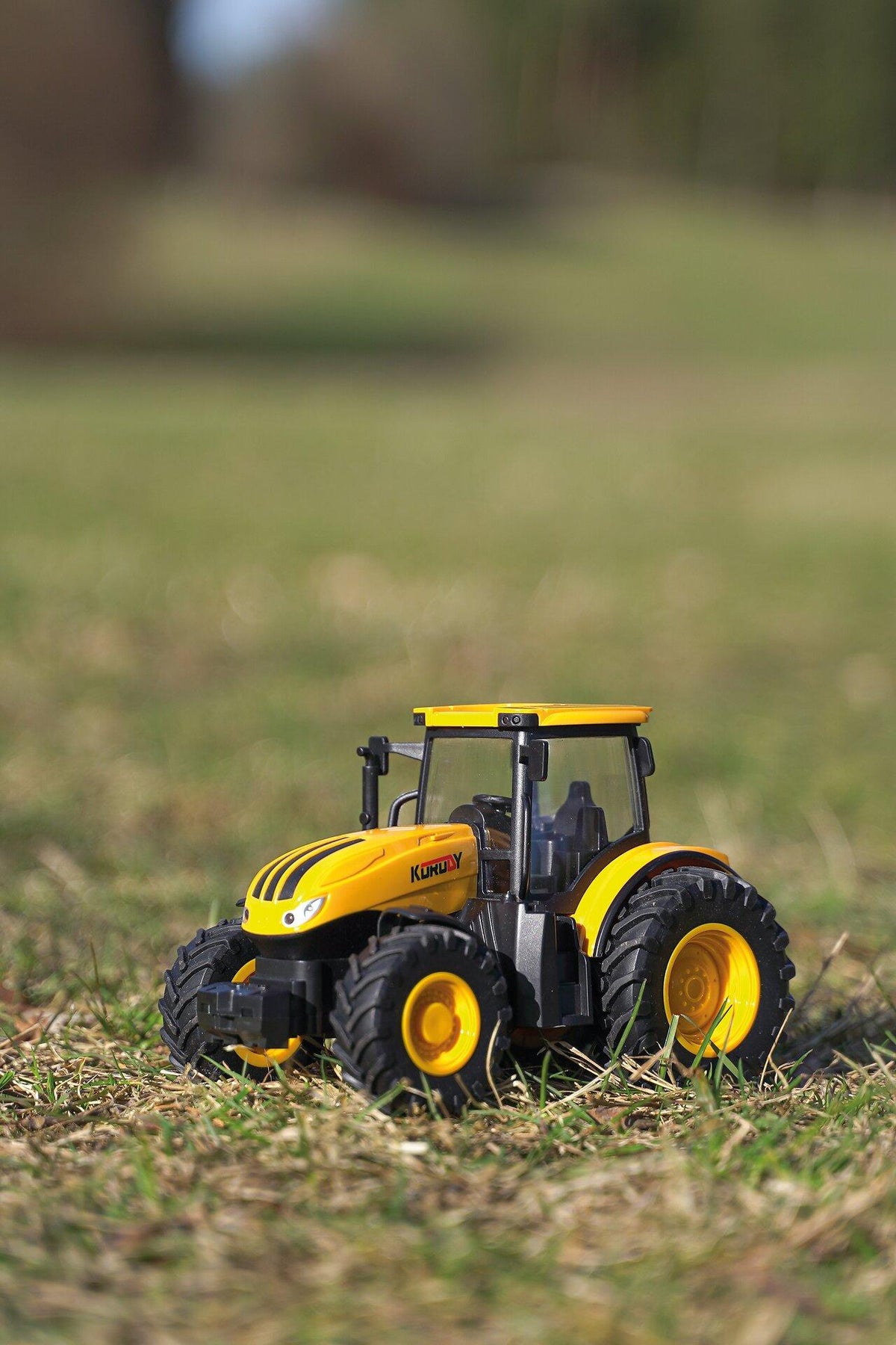Traktor mit Licht und Sound im Maßstab 1:24 – weitere Ansicht