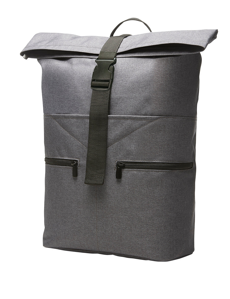 Überschlagrucksack mit Gurtschnalle und zwei Vortaschen