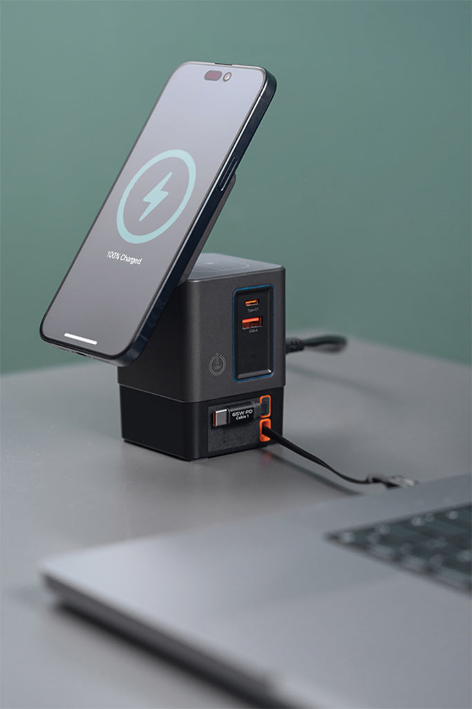 Urban Vitamin Sacramento 105W GaN Charger mit einz. Kabeln