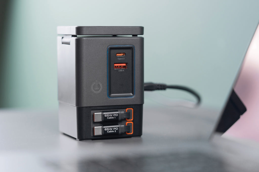 Urban Vitamin Sacramento 105W GaN Charger mit einz. Kabeln