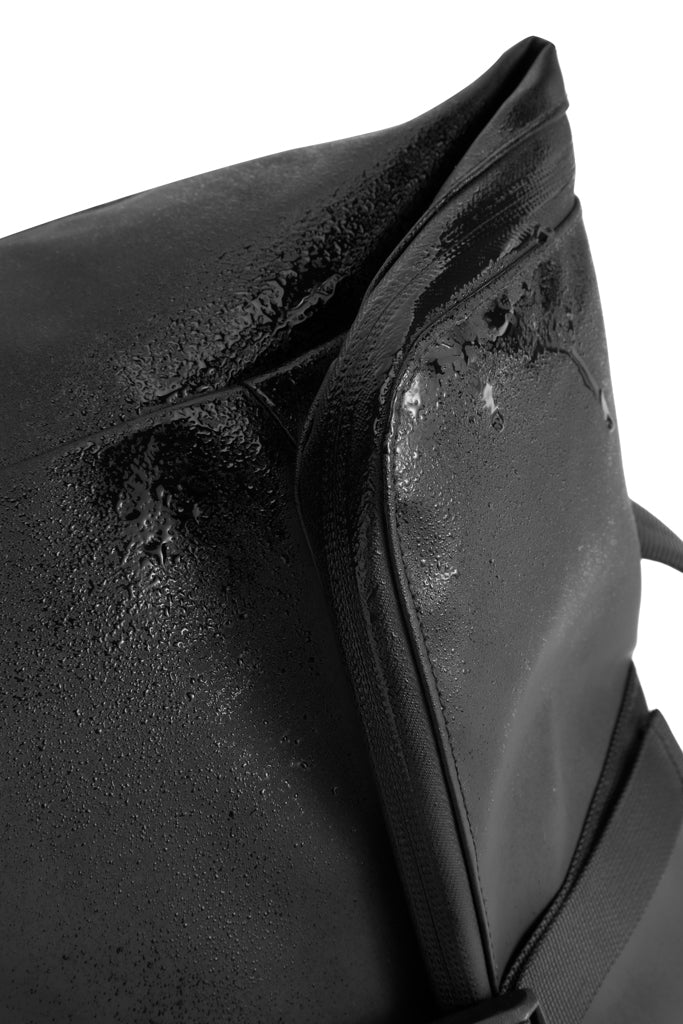 Urban wasserabweisender Flap-Top Rucksack – schwarz