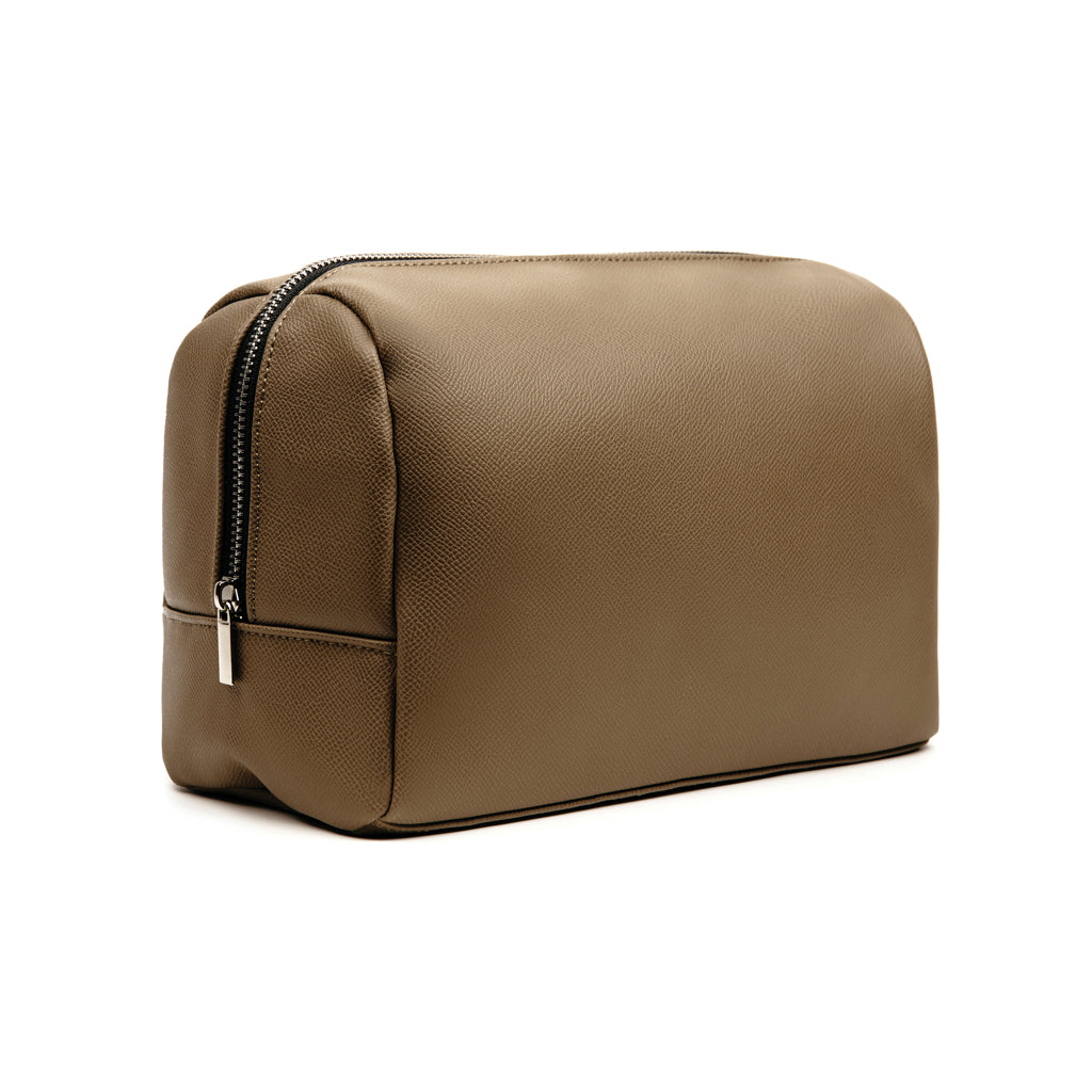 VINGA Bermond Kulturtasche aus RCS recyceltem PU – braun