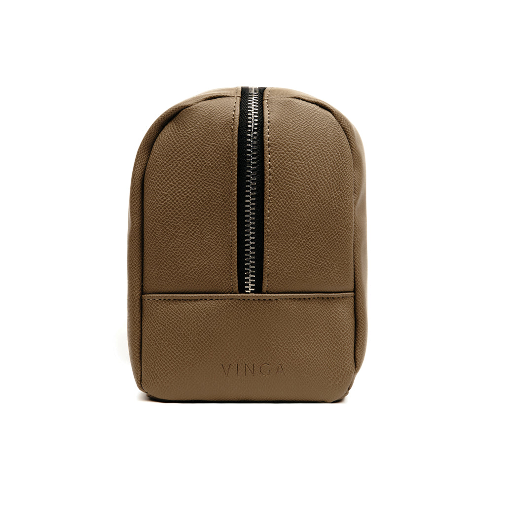VINGA Bermond Kulturtasche aus RCS recyceltem PU – braun