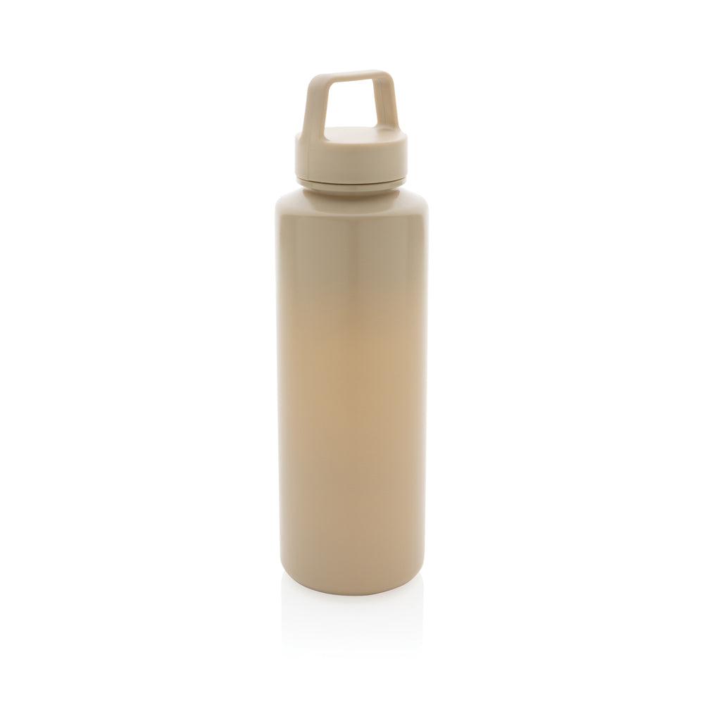 Wasserflasche mit Henkel aus RCS rPP – braun