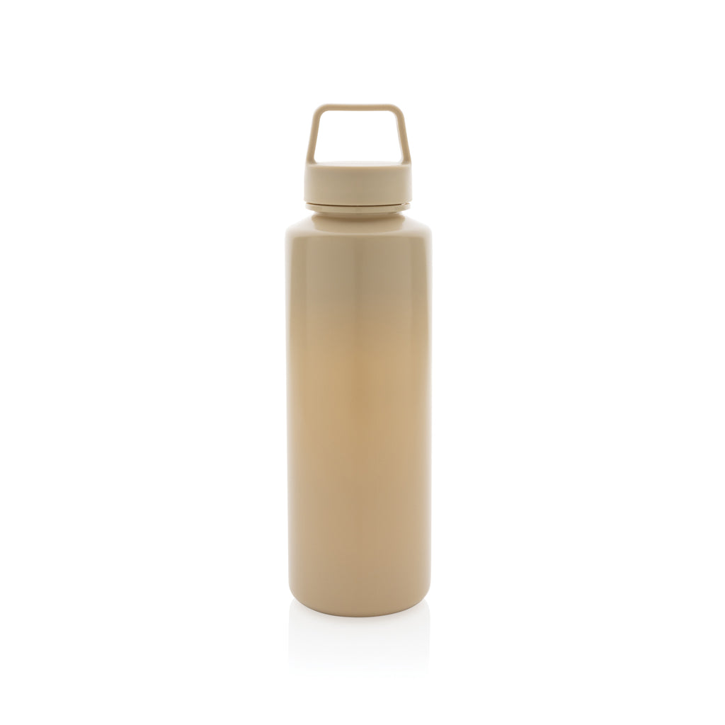 Wasserflasche mit Henkel aus RCS rPP – braun