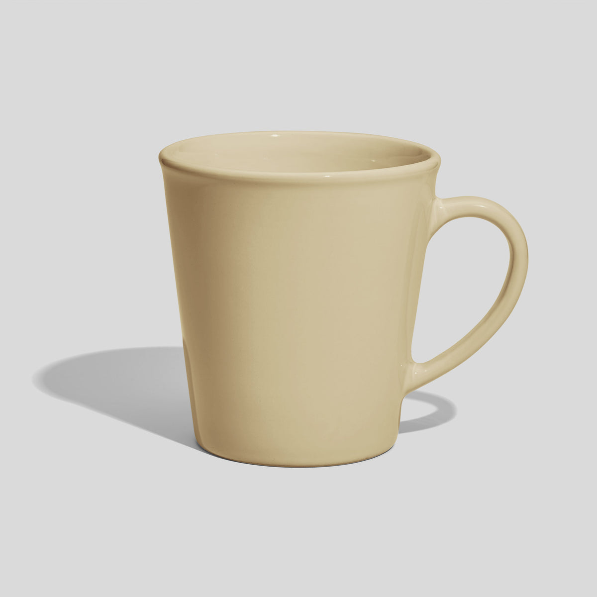 Weit geöffnete Keramiktasse 460 ml mit dünnem Bogenhenkel – Beige