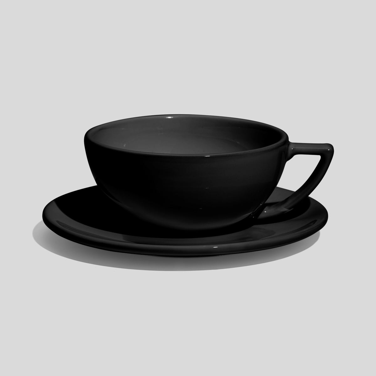Weite Schalentasse mit Dreiecksgriff und Untertasse 280 ml – Schwarz