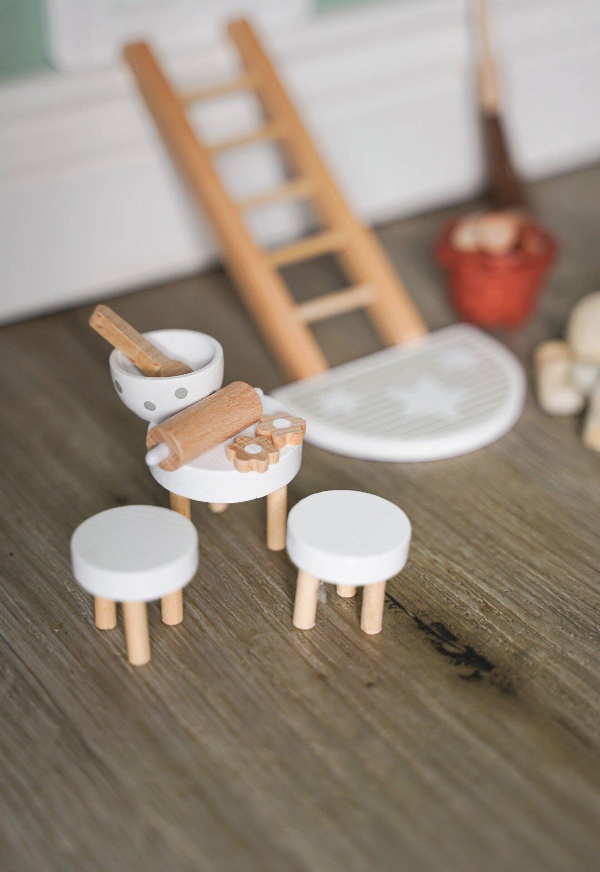 Wichteltür mit Accessoires aus Holz, 22 Teile – weitere Ansicht