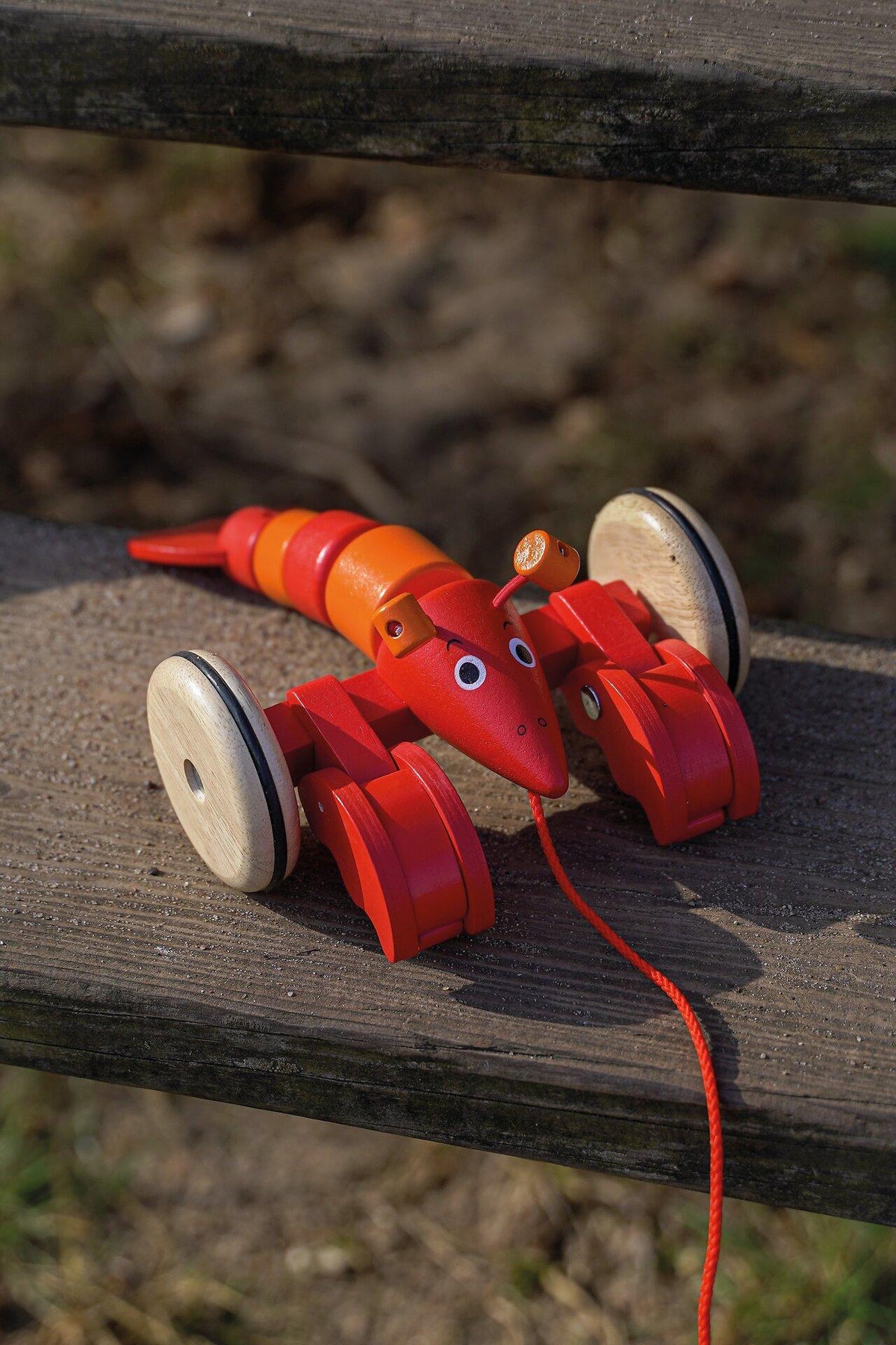 Ziehtier Hummer Rüdiger in Rot und Orange aus Holz – Ansicht