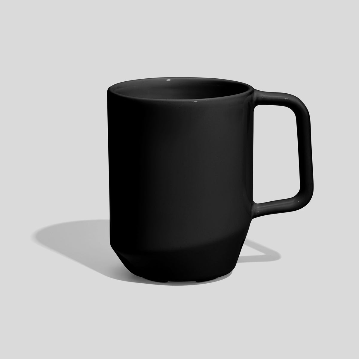 Zylindrische Keramiktasse 360 ml mit eckigem Henkel – Schwarz
